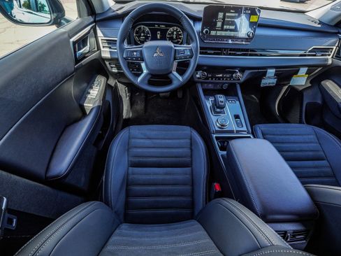 New 2025 Mitsubishi Outlander SE AWD/4WD image 38