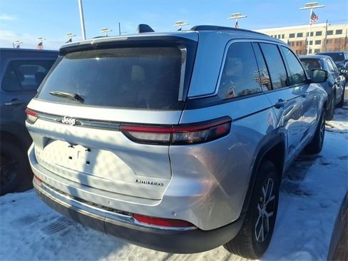 Used 2025 Jeep Grand Cherokee Limited image 5