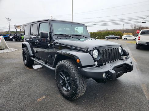 Used 2017 Jeep Wrangler Unlimited Sahara AWD/4WD image 26