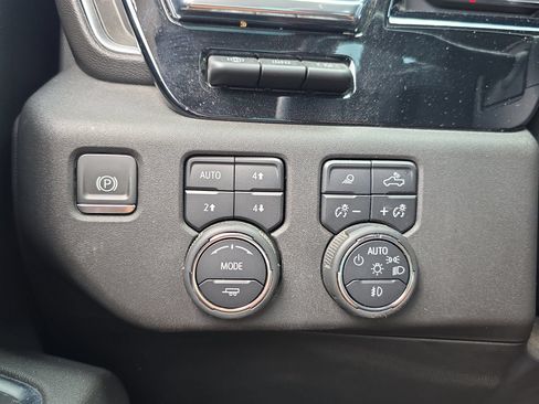 Used 2024 Chevrolet Silverado 1500 LTZ w/ LTZ Premium Package AWD/4WD image 27