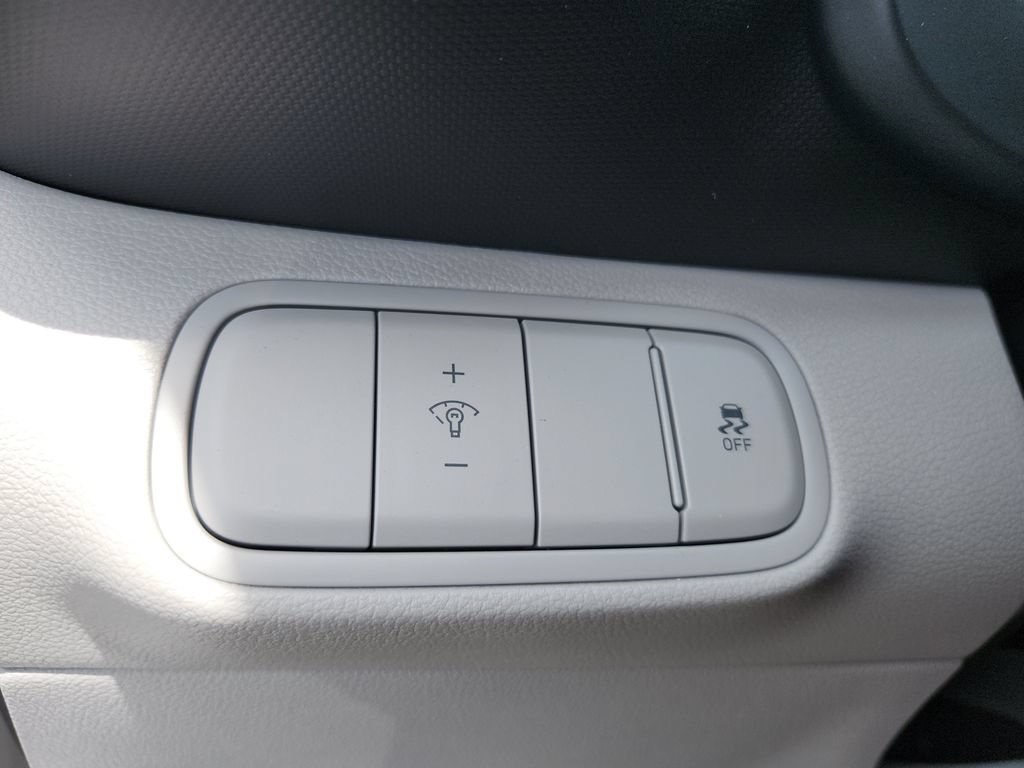 New 2026 Hyundai Venue SEL FWD image 32