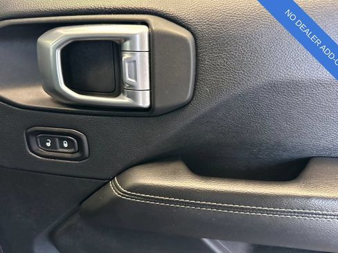 Used 2018 Jeep Wrangler Unlimited Sahara AWD/4WD image 19