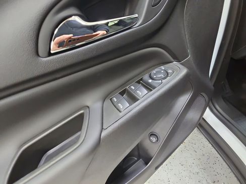 Used 2024 Chevrolet Equinox LT image 32