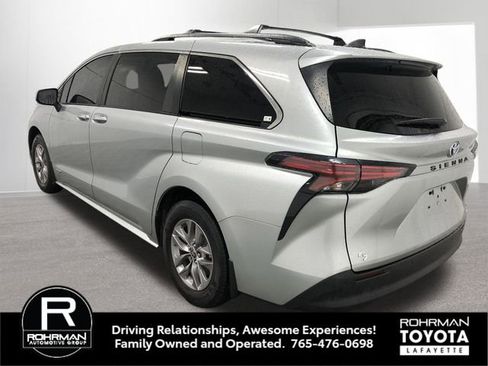 Used 2021 Toyota Sienna XLE FWD image 4