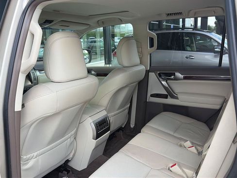 Used 2015 Lexus GX 460 w/ Premium Package AWD/4WD image 11