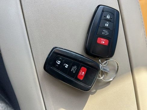 Used 2022 Toyota Highlander Limited image 28