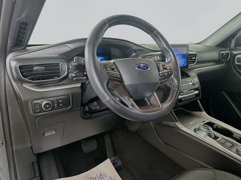 Used 2020 Ford Explorer XLT w/ Equipment Group 202A AWD/4WD image 9