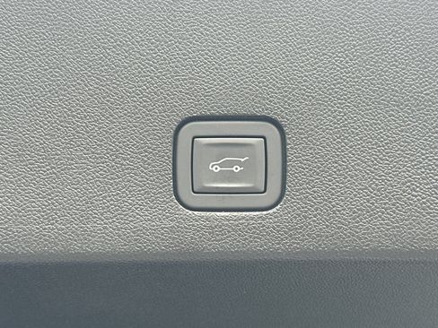 Used 2025 Cadillac XT6 Sport w/ LPO, Red Accent Package AWD/4WD image 16