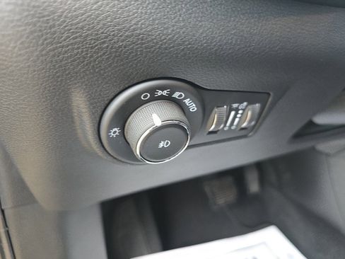 Used 2025 Jeep Compass Latitude image 21