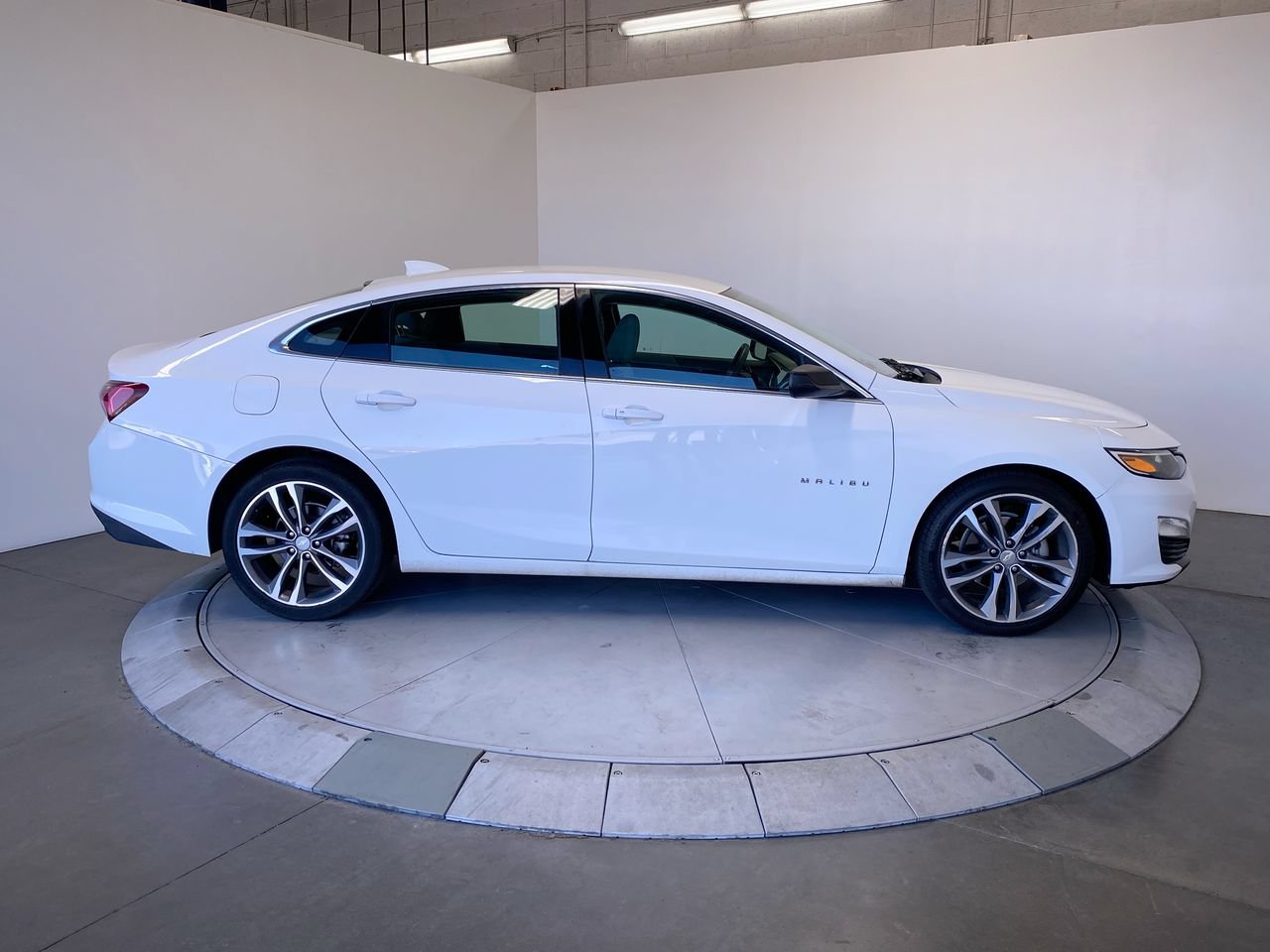 Used 2022 Chevrolet Malibu LT FWD image 6