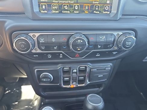 Certified 2023 Jeep Gladiator Willys image 29