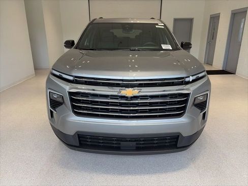 New 2026 Chevrolet Traverse LT w/ Sun and Wheel Package AWD/4WD image 2