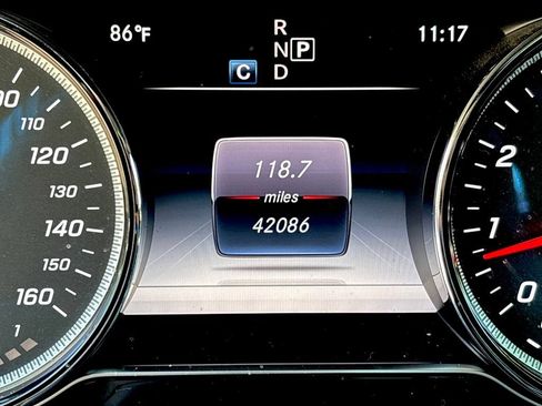 Used 2019 Mercedes-Benz E 300 image 24
