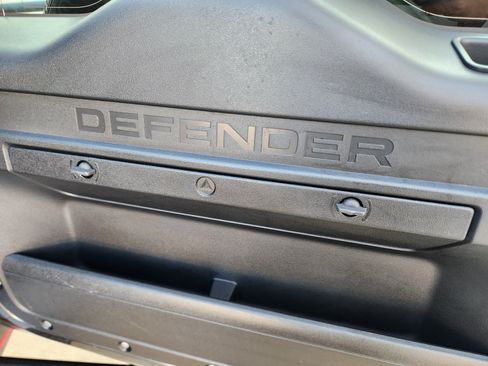 Used 2023 Land Rover Defender 110 V8 AWD/4WD image 34
