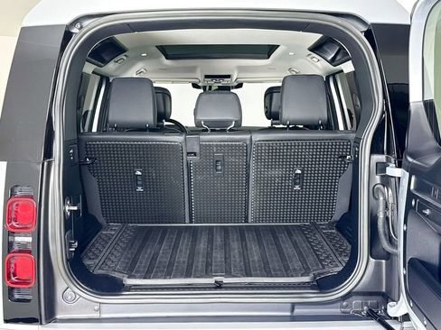 Used 2023 Land Rover Defender 110 SE AWD/4WD image 25