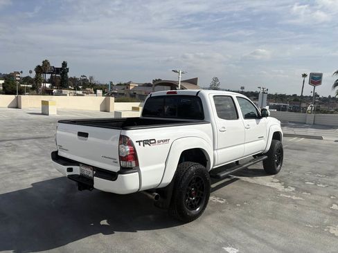 Used 2014 Toyota Tacoma PreRunner image 40