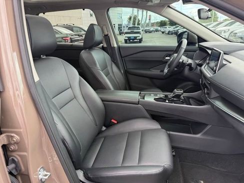 Used 2024 Nissan Rogue SV w/ SV Premium Package image 10