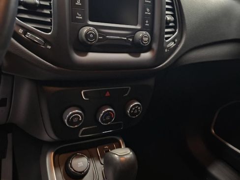 Used 2018 Jeep Compass Latitude image 8