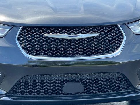 Used 2025 Chrysler Pacifica Select FWD image 45