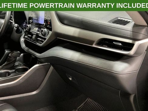 Used 2022 Toyota Highlander XLE image 19