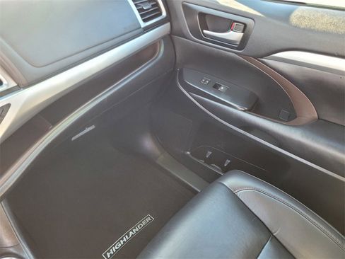 Used 2019 Toyota Highlander XLE image 13
