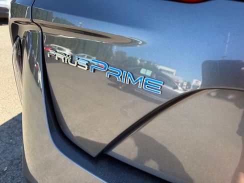 Certified 2022 Toyota Prius Prime Limited FWD image 7