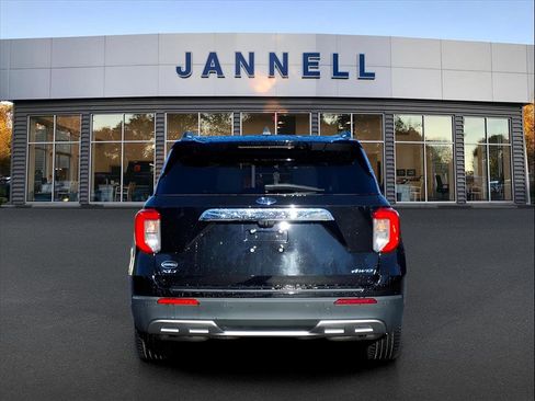 Used 2022 Ford Explorer XLT w/ Equipment Group 202A image 7