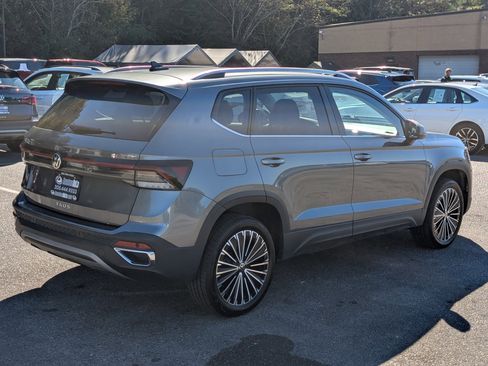 Used 2025 Volkswagen Taos SE image 8