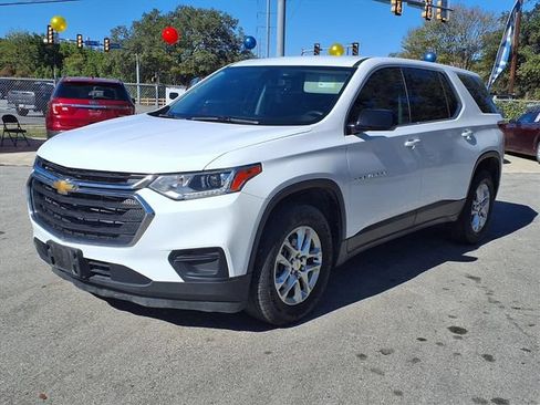 Used 2019 Chevrolet Traverse LS FWD image 3