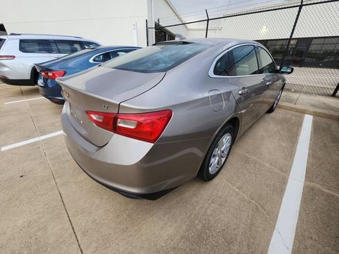 Used 2025 Chevrolet Malibu LT FWD image 4