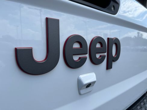 Used 2020 Jeep Gladiator Rubicon AWD/4WD image 23