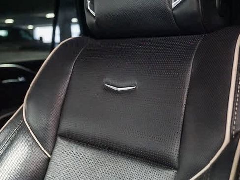 Used 2021 Cadillac Escalade Premium Luxury image 28