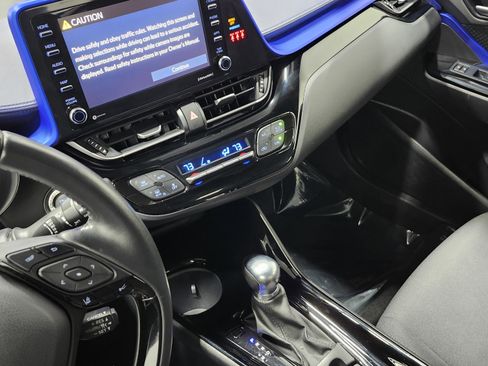 Used 2022 Toyota C-HR XLE image 24