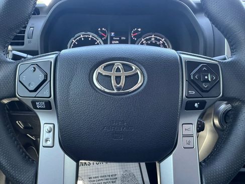 Used 2022 Toyota 4Runner TRD Sport AWD/4WD image 12