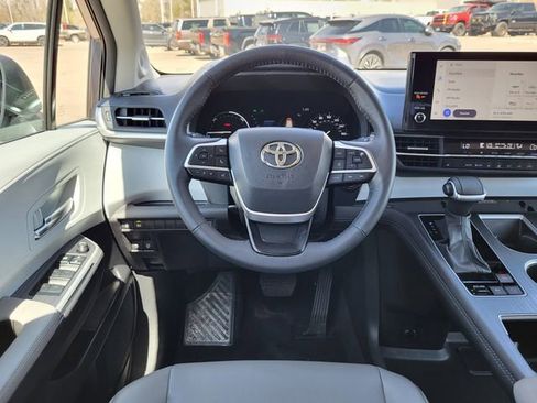 Used 2025 Toyota Sienna XLE w/ XLE Plus Package image 26