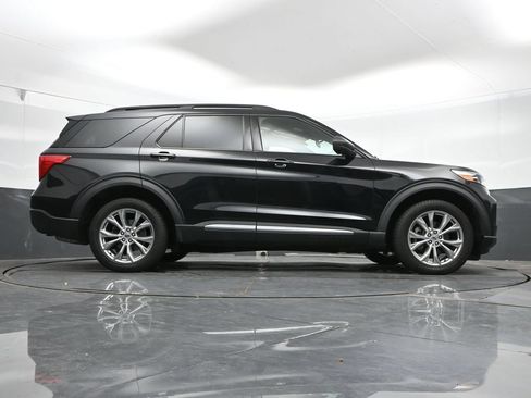 Used 2020 Ford Explorer XLT w/ Equipment Group 202A AWD/4WD image 41