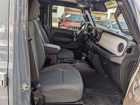 Certified 2024 Jeep Gladiator Sport image 28