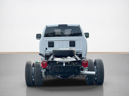 New 2026 RAM 4500 Tradesman w/ Chrome Appearance Group AWD/4WD image 7