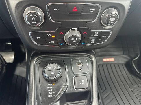 Used 2017 Jeep Compass Trailhawk w/ Leather Interior Group AWD/4WD image 55