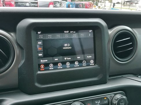 Used 2022 Jeep Gladiator Sport AWD/4WD image 18