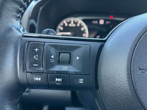 Used 2023 Nissan Pathfinder SL image 14