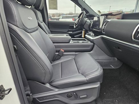 New 2026 Ford Expedition Max Platinum image 16