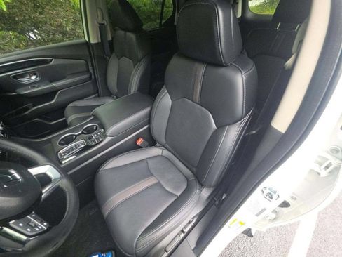 Used 2025 Honda Pilot Touring image 7