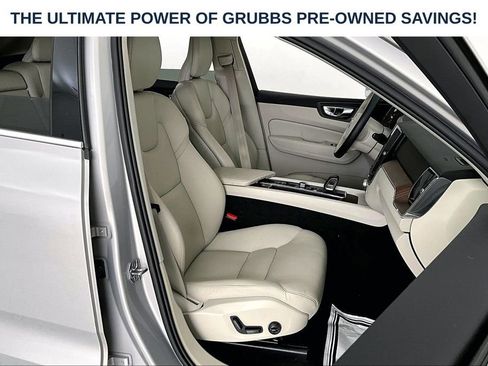 Used 2022 Volvo XC60 B5 Momentum w/ Advanced Package FWD image 11