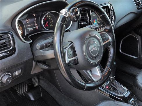 Used 2020 Jeep Compass Limited image 9