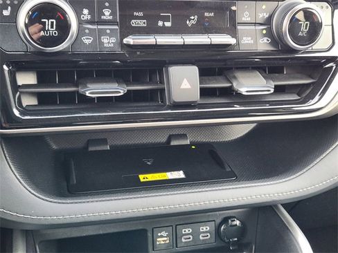 Used 2023 Toyota Highlander XLE image 19