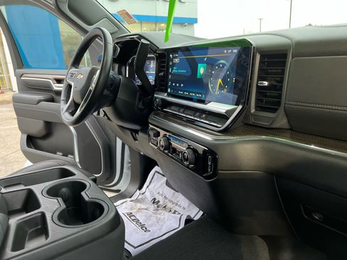 Used 2024 Chevrolet Silverado 2500 LT AWD/4WD image 39