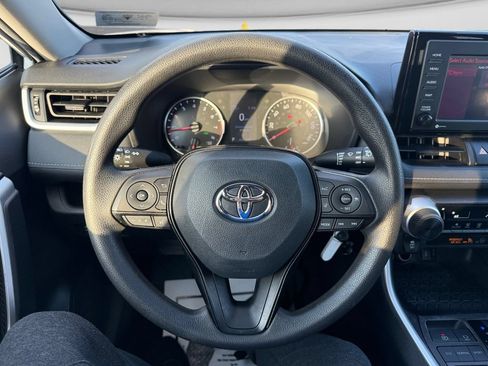 Used 2022 Toyota RAV4 LE w/ Carpet Mat Package (TMS) FWD image 28