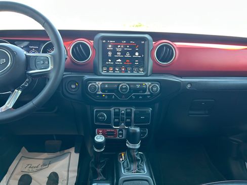Used 2023 Jeep Gladiator Rubicon w/ LED Lighting Group AWD/4WD image 20