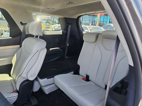 Used 2024 Hyundai Palisade Limited FWD image 12